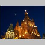 013 Church and moon at night - La Paroquia.jpg